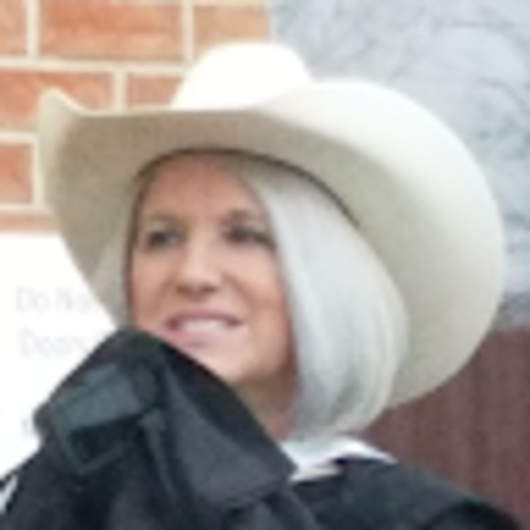 Meet your Posher, Angie - Picture 1 of 1